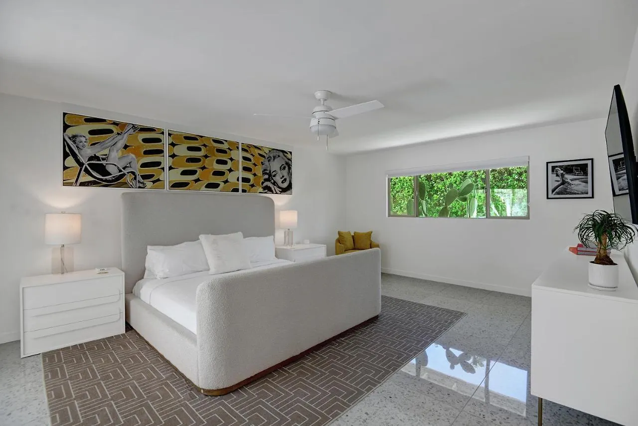 Ultra-Chic Luxe Mid-Century Estate- Resort Like Pool, Spa, Firepit, Outdoor Kitchen 3Bed/3Bath Palm Springs USA