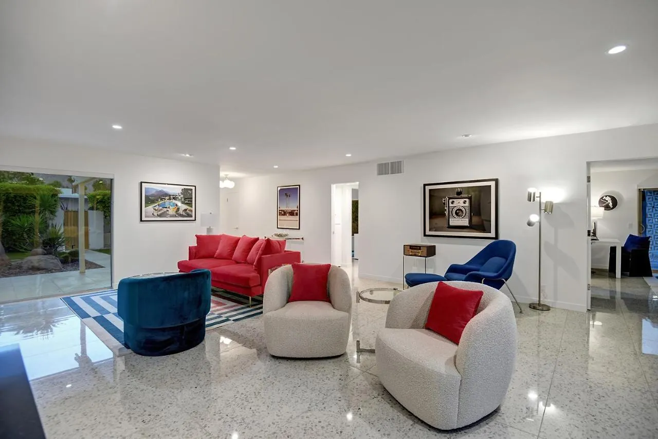 Ultra-Chic Luxe Mid-Century Estate- Resort Like Pool, Spa, Firepit, Outdoor Kitchen 3Bed/3Bath Palm Springs Semesterbostad