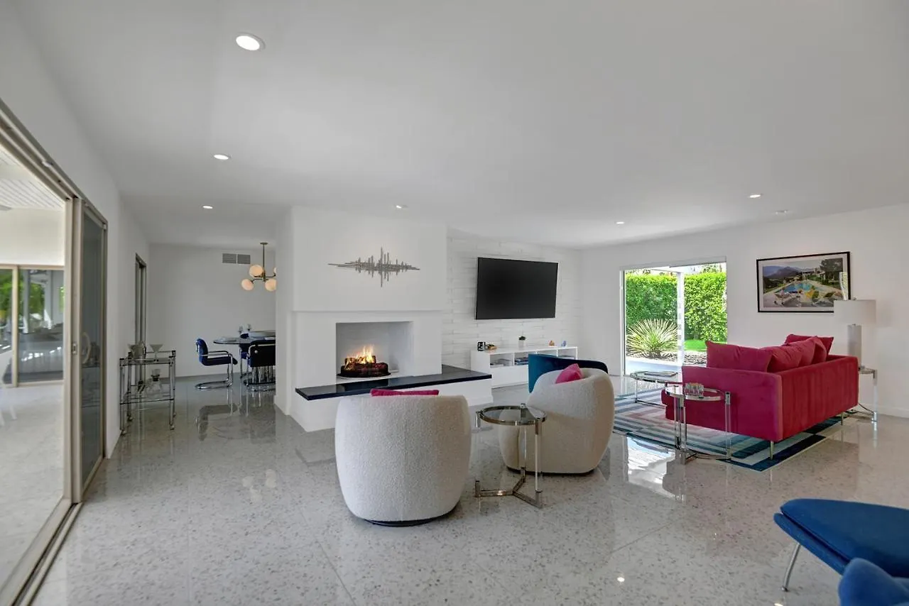 Ultra-Chic Luxe Mid-Century Estate- Resort Like Pool, Spa, Firepit, Outdoor Kitchen 3Bed/3Bath Palm Springs Semesterbostad