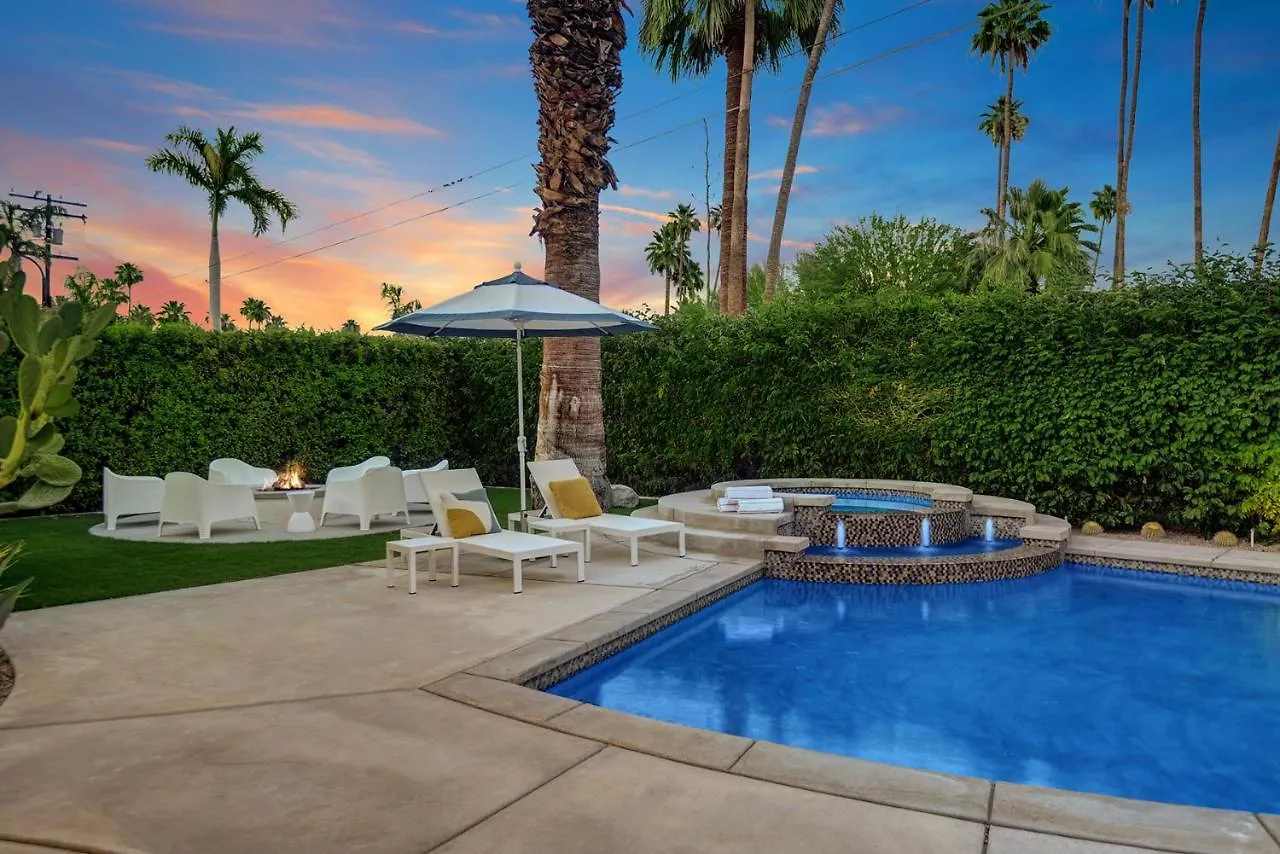 Ultra-Chic Luxe Mid-Century Estate- Resort Like Pool, Spa, Firepit, Outdoor Kitchen 3Bed/3Bath Palm Springs 0*,