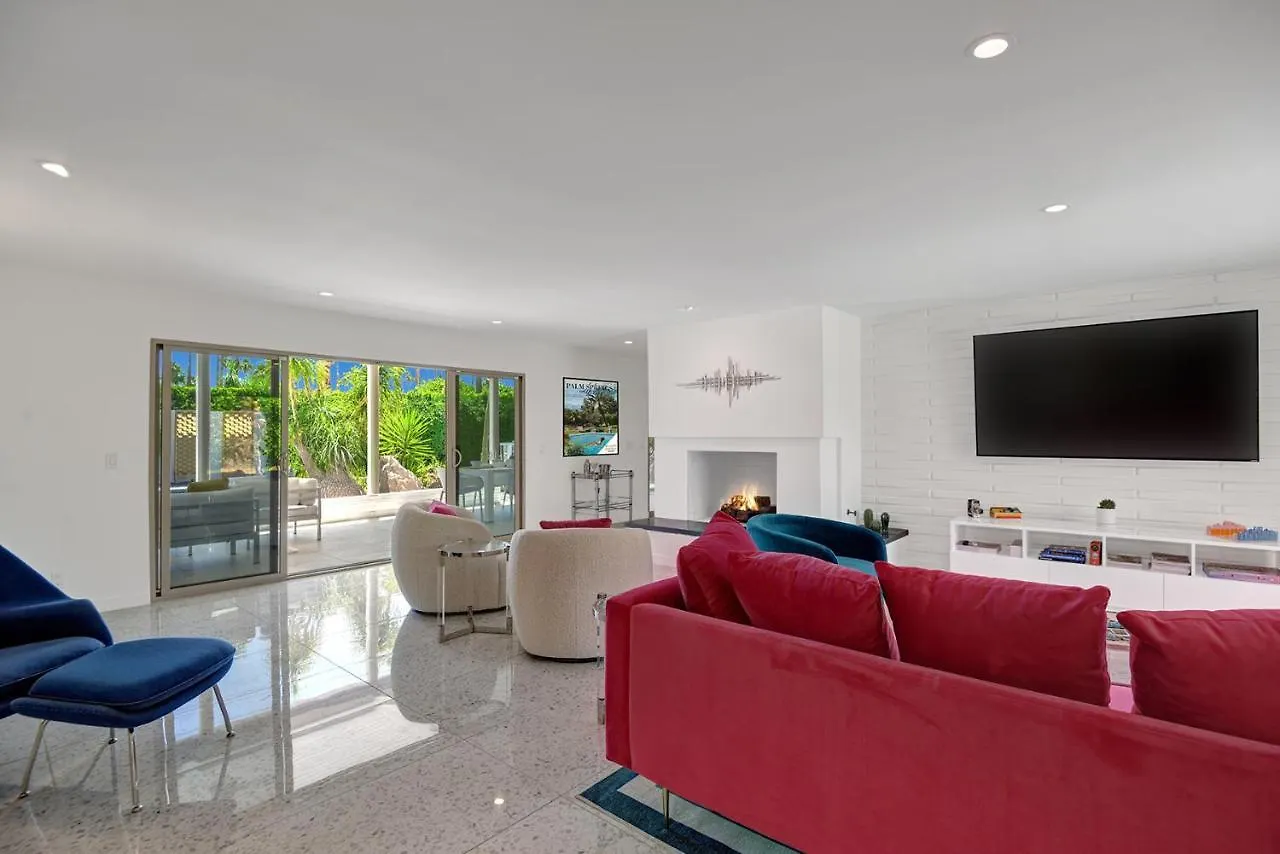 Ultra-Chic Luxe Mid-Century Estate- Resort Like Pool, Spa, Firepit, Outdoor Kitchen 3Bed/3Bath Palm Springs 0*,  USA