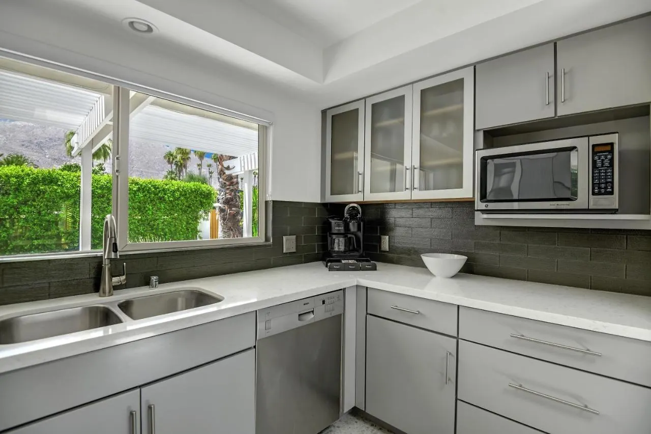 Ultra-Chic Luxe Mid-Century Estate- Resort Like Pool, Spa, Firepit, Outdoor Kitchen 3Bed/3Bath Palm Springs 0*,  USA