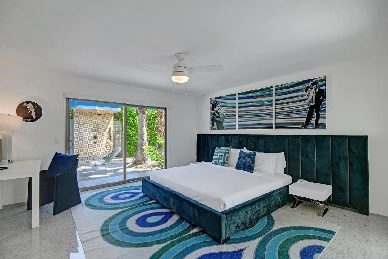 Ultra-Chic Luxe Mid-Century Estate- Resort Like Pool, Spa, Firepit, Outdoor Kitchen 3Bed/3Bath Palm Springs Semesterbostad