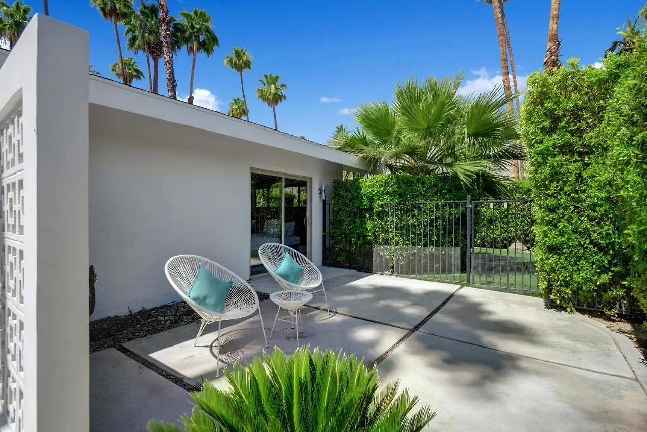 Ultra-Chic Luxe Mid-Century Estate- Resort Like Pool, Spa, Firepit, Outdoor Kitchen 3Bed/3Bath Palm Springs Dom wakacyjny