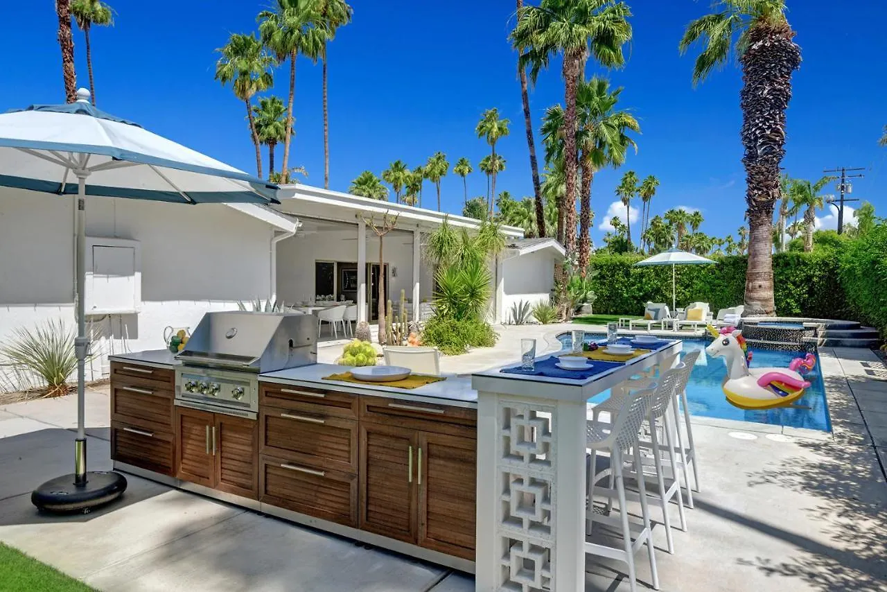 Dom wakacyjny Ultra-Chic Luxe Mid-Century Estate- Resort Like Pool, Spa, Firepit, Outdoor Kitchen 3Bed/3Bath Palm Springs