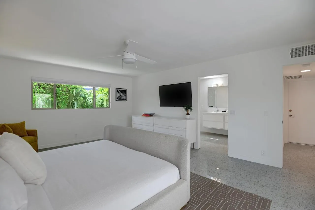 Ultra-Chic Luxe Mid-Century Estate- Resort Like Pool, Spa, Firepit, Outdoor Kitchen 3Bed/3Bath Palm Springs Stany Zjednoczone Ameryki