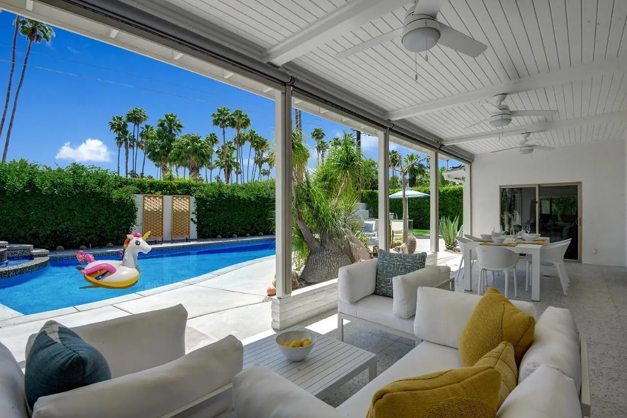 Dom wakacyjny Ultra-Chic Luxe Mid-Century Estate- Resort Like Pool, Spa, Firepit, Outdoor Kitchen 3Bed/3Bath Palm Springs Stany Zjednoczone Ameryki