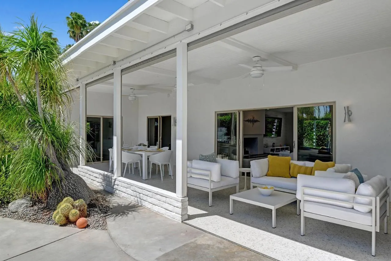 Ultra-Chic Luxe Mid-Century Estate- Resort Like Pool, Spa, Firepit, Outdoor Kitchen 3Bed/3Bath Palm Springs Stany Zjednoczone Ameryki